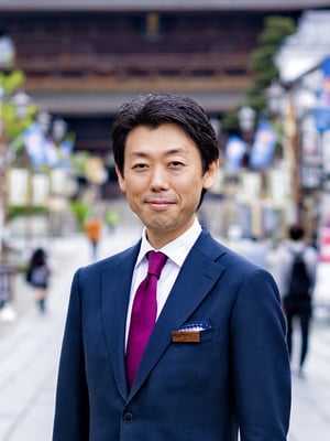 2025_山上浩明社長プロフィール