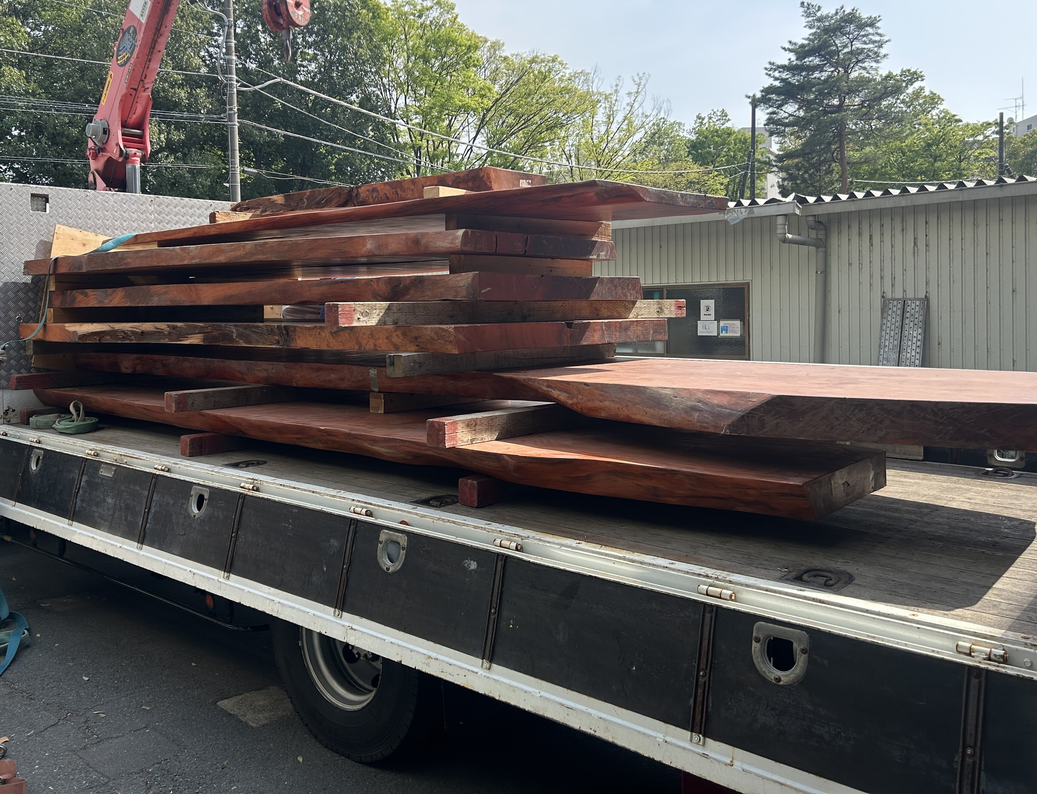 お知らせ】入手情報！貴重なローズウッドの大型板材を入荷しました